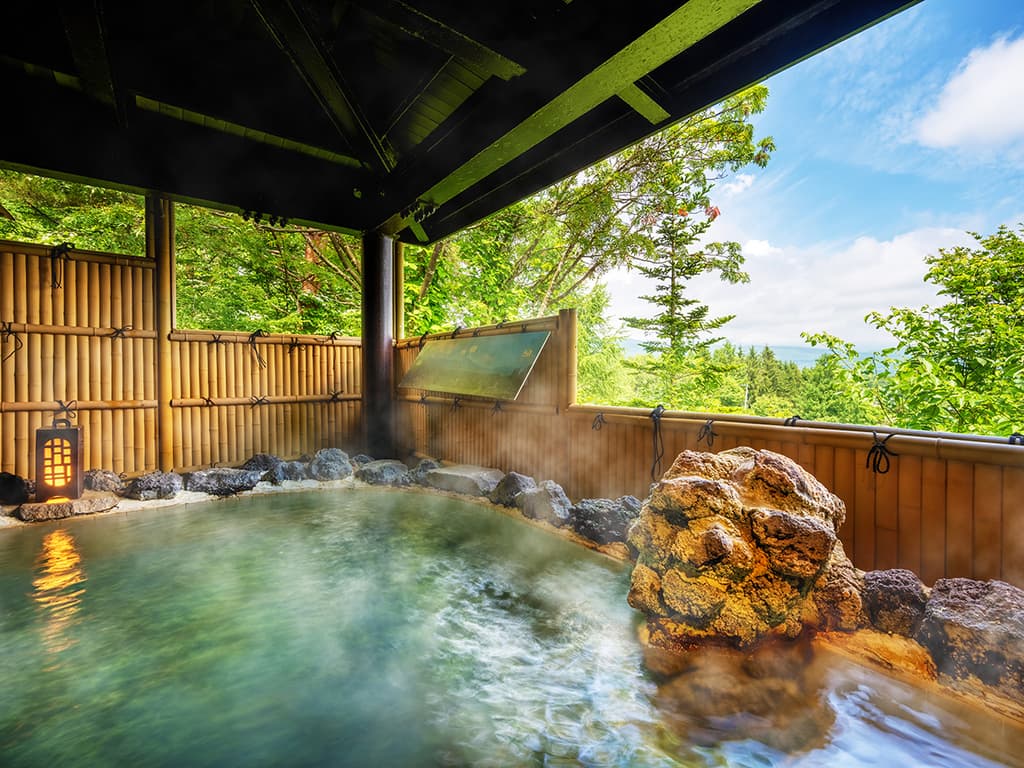 八幡平の大自然を見渡す『掛け流し』天然露天温泉でお肌スベスベ＆リフレッシュ（サウナあり）【素泊まり】