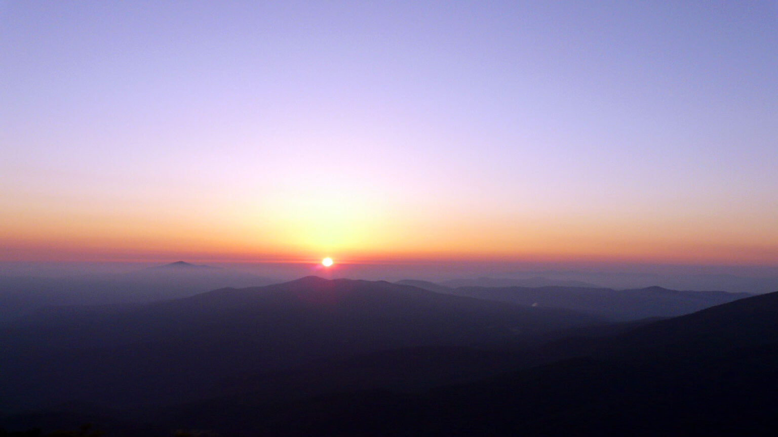 畚岳山頂から見た夕陽